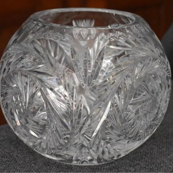Pinwheel Crystal Bowl In
Crystal Contemporary Glass - Picture 3 of 5